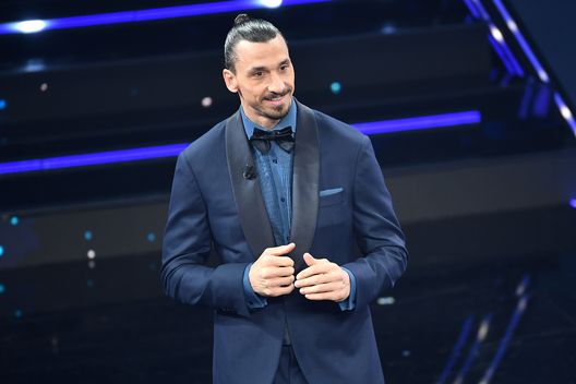 Ibrahimovic sul palco di Sanremo Ibrahimovic sul palco di Sanremo