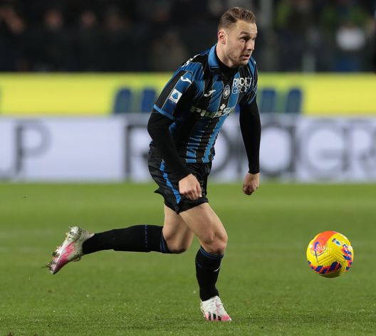 BERGAMO, ITALY - NOVEMBER 30: Teun Koopmeiners of Atalanta BC in action during the Serie A match between Atalanta BC and Venezia FC at Gewiss Stadium on November 30, 2021 in Bergamo, Italy. (Photo by Emilio Andreoli/Getty Images) Koopmeiners, sospiro di sollievo: nessun problema alla testa, lascia il ritiro e torna a casa - immagine 1