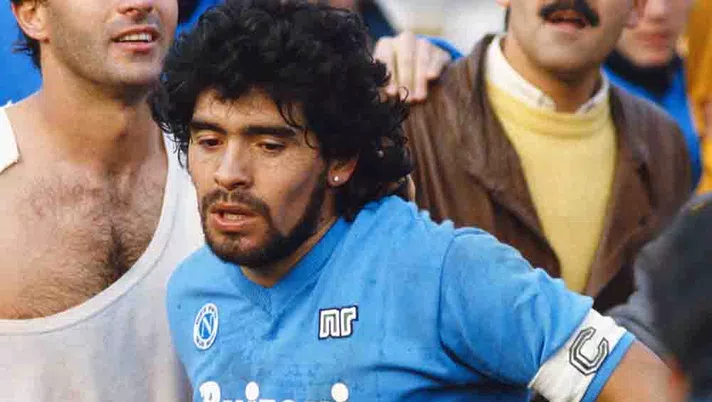 TURIN, ITALY - MARCH 09: Napoli captain Diego Maradona (r) leaves the field with Juventus player Antonio Cabrini after the Serie A match between the sides on March 9, 1986 in Turin, Italy.  (Photo by David Cannon/Allsport/Getty Images)
