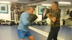 VIDEO / Ex Inter, van der Meyde si dà alla boxe e sfida: “Un pugno e dormi per 7 giorni”