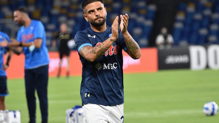 FOTO Azzurri in campo per il riscaldamento: si avvicina il calcio d’inizio 