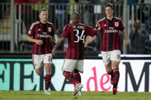 De Jong, Abate e Torres (fonte: zimbio.com) De Jong, Abate e Torres (fonte: zimbio.com)