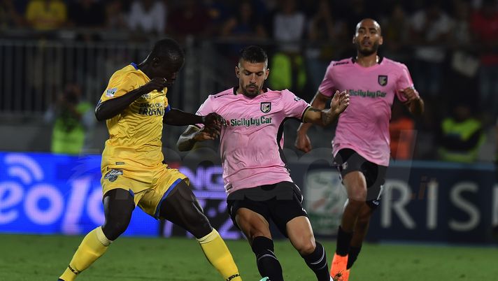 FROSINONE, ITALY - JUNE 16: Moussa Saib Kone' (L) of Frosinone and Aleksandar Trajkovski of Palermo compete for the ball during the serie B playoff match final between Frosinone Calcio v US Citta di Palermo at Stadio Benito Stirpe on June 16, 2018 in Frosinone, Italy. (Photo by Tullio M. Puglia/Getty Images) FROSINONE, ITALY - JUNE 16: Moussa Saib Kone' (L) of Frosinone and Aleksandar Trajkovski of Palermo compete for the ball during the serie B playoff match final between Frosinone Calcio v US Citta di Palermo at Stadio Benito Stirpe on June 16, 2018 in Frosinone, Italy. (Photo by Tullio M. Puglia/Getty Images)