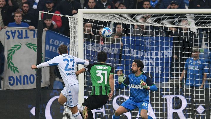 REGGIO NELL'EMILIA, ITALY - OCTOBER 31: Szymon Zurkowski of Empoli FC scores his team second goal during the Serie A match between US Sassuolo and Empoli FC at Mapei Stadium - Citta' del Tricolore on October 31, 2021 in Reggio nell'Emilia, Italy. (Photo by Alessandro Sabattini/Getty Images) REGGIO NELL'EMILIA, ITALY - OCTOBER 31: Szymon Zurkowski of Empoli FC scores his team second goal during the Serie A match between US Sassuolo and Empoli FC at Mapei Stadium - Citta' del Tricolore on October 31, 2021 in Reggio nell'Emilia, Italy. (Photo by Alessandro Sabattini/Getty Images)