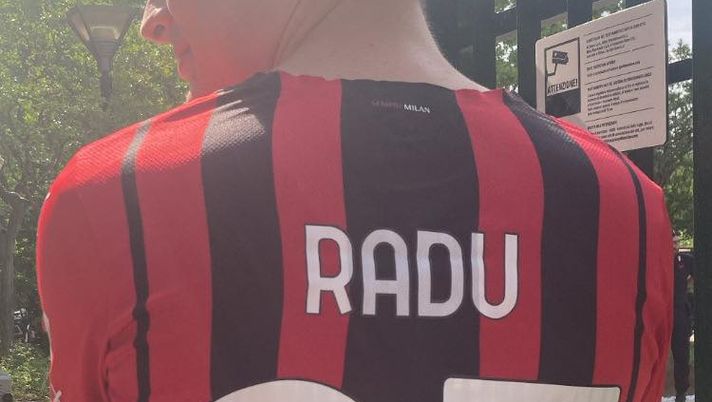 Raduno AC Milan 2022-2023 tifosi Milanello