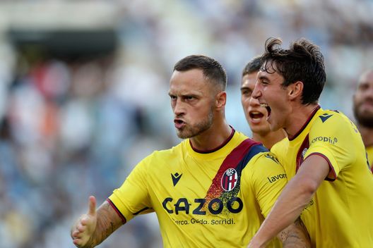 ROME, ITALY - AUGUST 14: Marko Arnautovic of FC Bologna celebrates after scoring the goal from penalty spot during the Serie A match between SS Lazio and Bologna FC at Stadio Olimpico on August 14, 2022 in Rome, Italy. (Photo by Paolo Bruno/Getty Images) Sabiri, Boga, Pereyra: “Questa è pazzia! Pazzia? Questo è il calciomercato!”- immagine 5