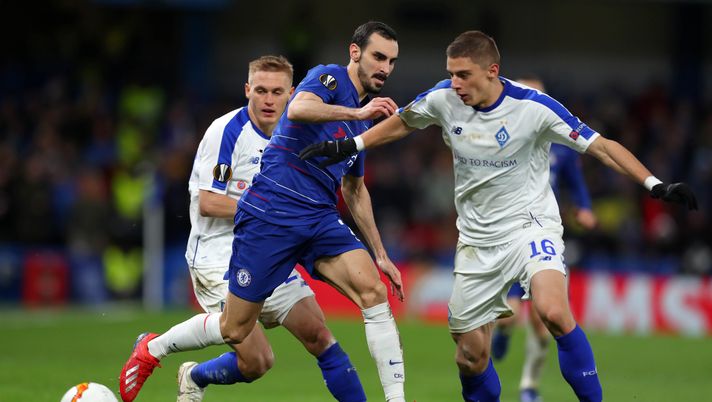 LONDON, ENGLAND - MARCH 07: Davide Zappacosta of Chelsea battles for possession with Vitaliy Mykolenko of Dynamo Kyiv during the UEFA Europa League Round of 16 First Leg match between Chelsea and Dynamo Kyiv at Stamford Bridge on March 07, 2019 in London, England. (Photo by Catherine Ivill/Getty Images) LONDON, ENGLAND - MARCH 07: Davide Zappacosta of Chelsea battles for possession with Vitaliy Mykolenko of Dynamo Kyiv during the UEFA Europa League Round of 16 First Leg match between Chelsea and Dynamo Kyiv at Stamford Bridge on March 07, 2019 in London, England. (Photo by Catherine Ivill/Getty Images)
