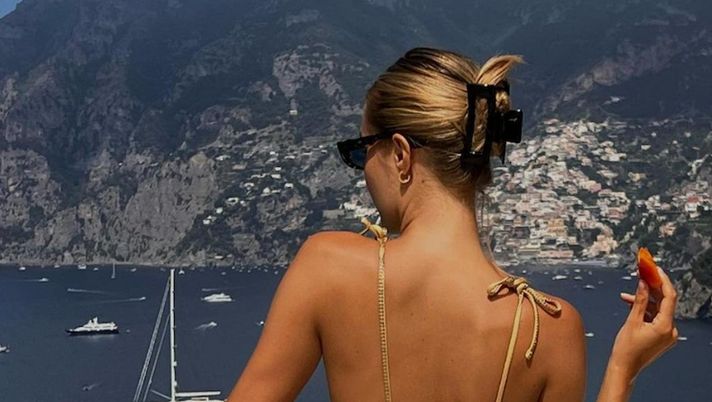 Foto: Instagram  Viky Varga incanta la Costiera Amalfitana: “Niente batte la vista di Positano” - immagine 1