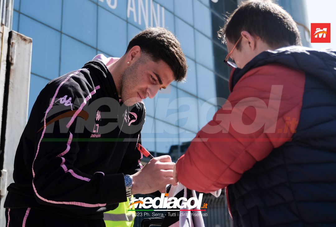 FOTO Parma-Palermo, i Rosanero in partenza dal “Renzo Barbera” (GALLERY) - immagine 15