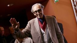 Battiato e Napoli: quando la sua “Era de maggio” emozionò Piazza del Plebiscito | Addio, Maestro