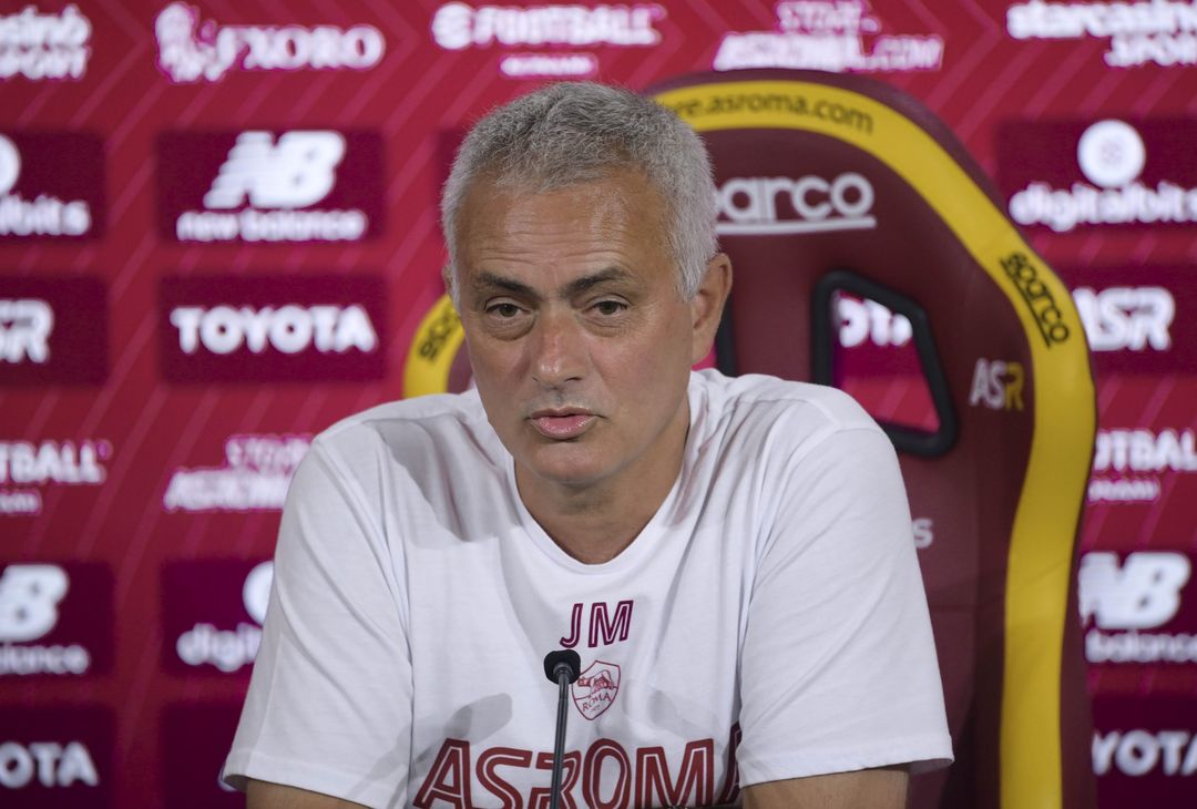 Roma, la conferenza stampa di Mourinho prima della Juventus – FOTO GALLERY - immagine 4