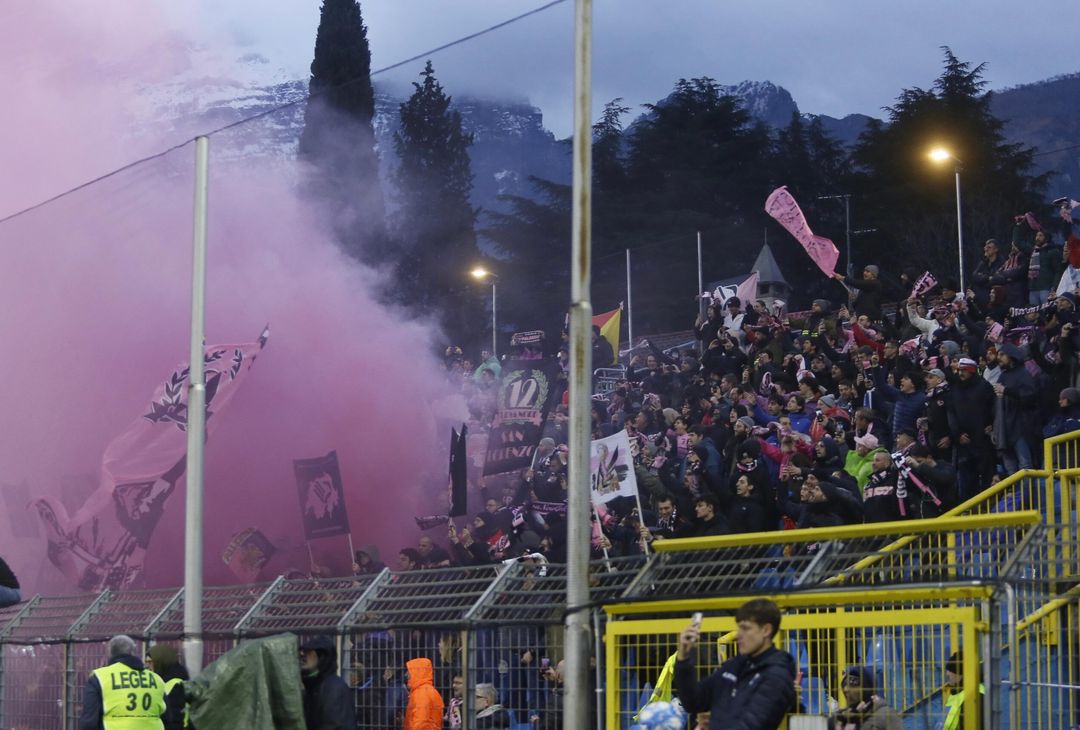 FOTOTIFO Lecco-Palermo 0-1, gli scatti ai tifosi al “Rigamonti-Ceppi” (GALLERY) - immagine 13