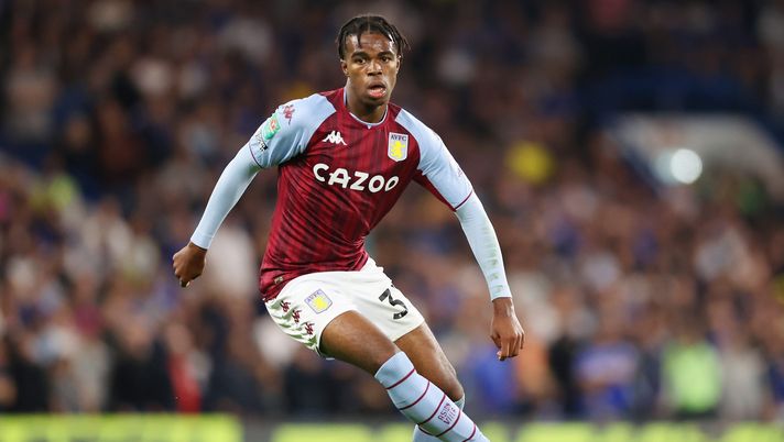 LONDON, ENGLAND - SEPTEMBER 22: Carney Chukwuemeka of Aston Villa runs with the ball during the Carabao Cup Third Round match between Chelsea and Aston Villa at Stamford Bridge on September 22, 2021 in London, England. (Photo by James Chance/Getty Images)