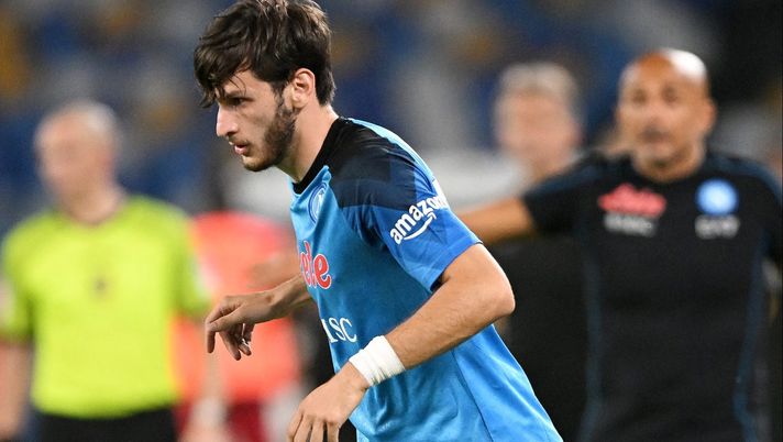 NAPLES, ITALY - AUGUST 31: Khvicha Kvaratskhelia of SSC Napoli during the Serie A match between SSC Napoli and US Lecce at Stadio Diego Armando Maradona on August 31, 2022 in Naples, Italy. (Photo by Francesco Pecoraro/Getty Images) Ormai è Kvara-Mania, ecco la parola che il georgiano sente continuamente da Spalletti - immagine 1