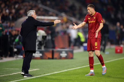 Getty Images Dybala risponde ai tifosi della Juve. Sarri punge Mourinho sulla squalifica sospesa- immagine 2