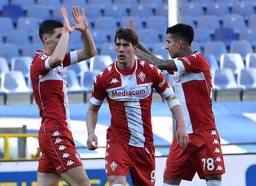 GENOA, ITALY FEBRUARY 14: Dusan Vlahovic of ACF Fiorentina celebrate with teammates after scoring during the Serie A match between UC Sampdoria and ACF Fiorentina- Serie A at Stadio Luigi Ferraris on February 14, 2021 in Genoa, Italy. (Photo by Paolo Rattini/Getty Images) GENOA, ITALY FEBRUARY 14: Dusan Vlahovic of ACF Fiorentina celebrate with teammates after scoring during the Serie A match between UC Sampdoria and ACF Fiorentina- Serie A at Stadio Luigi Ferraris on February 14, 2021 in Genoa, Italy. (Photo by Paolo Rattini/Getty Images)