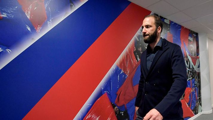 LYON, FRANCE - FEBRUARY 26: Gonzalo Higuain of Juventus arrives at the stadium before the UEFA Champions League round of 16 first leg match between Olympique Lyon and Juventus at Parc Olympique on February 26, 2020 in Lyon, France. (Photo by Daniele Badolato - Juventus FC/Juventus FC via Getty Images) LYON, FRANCE - FEBRUARY 26: Gonzalo Higuain of Juventus arrives at the stadium before the UEFA Champions League round of 16 first leg match between Olympique Lyon and Juventus at Parc Olympique on February 26, 2020 in Lyon, France. (Photo by Daniele Badolato - Juventus FC/Juventus FC via Getty Images)