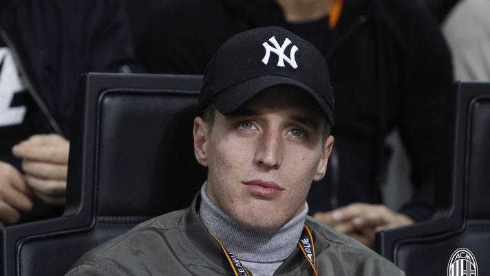 Andrea Conti in tribuna (acmilan.com) Andrea Conti in tribuna