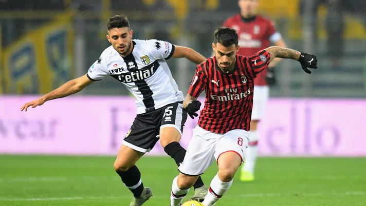 1° dicembre 2019, Parma-Milan 0-1: Gastón Brugman contro Jesús Suso (credits: GETTY Images)