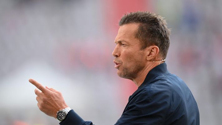 MUNICH, GERMANY - AUGUST 28: TV Expert Lothar Matthaeus seen prior to the Bundesliga match between FC Bayern München and Hertha BSC at Allianz Arena on August 28, 2021 in Munich, Germany. (Photo by Matthias Hangst/Getty Images) Il derby tedesco secondo Matthäus: “Haaland è grande, ma Lewandowski è meglio” - immagine 1