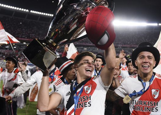(Photo by Rodrigo Valle/Getty Images) Milan forte su Julian Alvarez insieme ai Viola, l’Inter si defila- immagine 2
