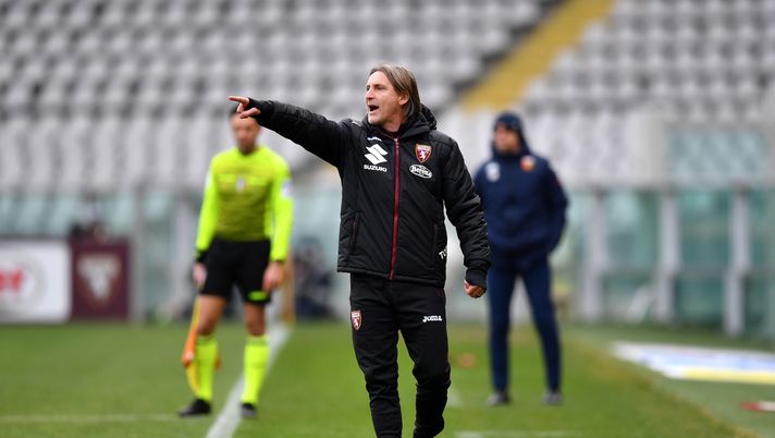 TURIN, ITALY - FEBRUARY 13: Davide Nicola, Head Coach of Torino FC gives their team instructions during the Serie A match between Torino FC and Genoa CFC at Stadio Olimpico di Torino on February 13, 2021 in Turin, Italy. Sporting stadiums around Italy remain under strict restrictions due to the Coronavirus Pandemic as Government social distancing laws prohibit fans inside venues resulting in games being played behind closed doors. (Photo by Valerio Pennicino/Getty Images) TURIN, ITALY - FEBRUARY 13: Davide Nicola, Head Coach of Torino FC gives their team instructions during the Serie A match between Torino FC and Genoa CFC at Stadio Olimpico di Torino on February 13, 2021 in Turin, Italy. Sporting stadiums around Italy remain under strict restrictions due to the Coronavirus Pandemic as Government social distancing laws prohibit fans inside venues resulting in games being played behind closed doors. (Photo by Valerio Pennicino/Getty Images)
