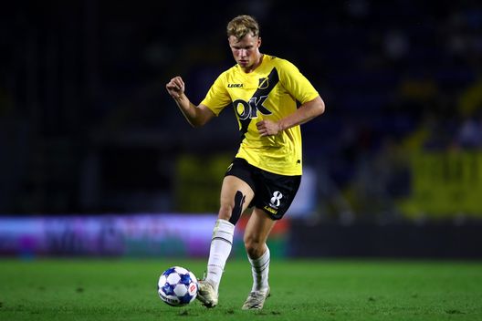  BREDA, NETHERLANDS - SEPTEMBER 14: Sydney van Hooijdonk of NAC Breda in action during the Dutch Keuken Kampioen Divisie match between NAC Breda and FC Den Bosch at Rat Verlegh Stadion on September 14, 2020 in Breda, Netherlands. (Photo by Dean Mouhtaropoulos/Getty Images) 