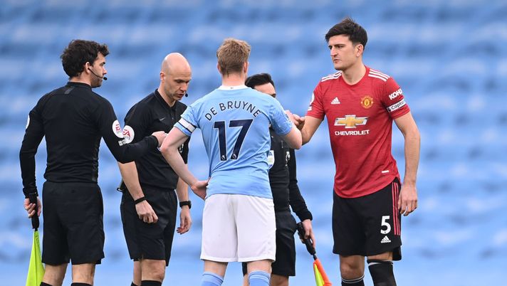 MANCHESTER, ENGLAND - MARCH 07: Kevin De Bruyne of Manchester City and Harry Maguire of Manchester United take part in the pre match coin toss prior to the Premier League match between Manchester City and Manchester United at Etihad Stadium on March 07, 2021 in Manchester, England. Sporting stadiums around the UK remain under strict restrictions due to the Coronavirus Pandemic as Government social distancing laws prohibit fans inside venues resulting in games being played behind closed doors. (Photo by Laurence Griffiths/Getty Images) MANCHESTER, ENGLAND - MARCH 07: Kevin De Bruyne of Manchester City and Harry Maguire of Manchester United take part in the pre match coin toss prior to the Premier League match between Manchester City and Manchester United at Etihad Stadium on March 07, 2021 in Manchester, England. Sporting stadiums around the UK remain under strict restrictions due to the Coronavirus Pandemic as Government social distancing laws prohibit fans inside venues resulting in games being played behind closed doors. (Photo by Laurence Griffiths/Getty Images)