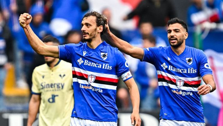 GENOA, ITALY - MARCH 19: Manolo Gabbiadini of Sampdoria (L) celebrates with his team-mate Mehdi Leris after scoring a goal during the Serie A match between UC Sampdoria and Hellas Verona at Stadio Luigi Ferraris on March 19, 2023 in Genoa, Italy. (Photo by Simone Arveda/Getty Images) La Preview per la 29a giornata: i nostri consigli per ogni partita, chi schierare e chi evitare - immagine 1