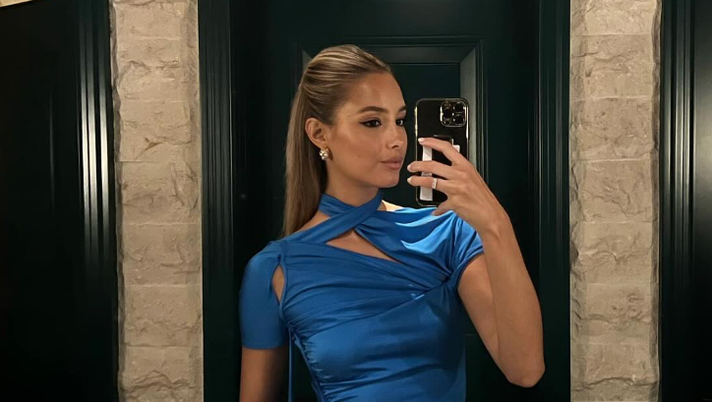 Viky Varga super sensuale assieme al suo Pellé: “Feeling blue” - immagine 1