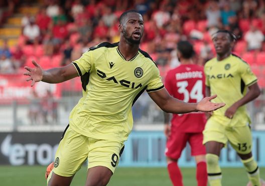 MONZA, ITALY - AUGUST 26: Beto of Udinese Calcio celebrates his goal during the Serie A match between AC Monza and Udinese Calcio at Stadio Brianteo on August 26, 2022 in Monza, Italy. (Photo by Emilio Andreoli/Getty Images) Beto nel mirino? Una squadra inglese pronta con 25 milioni- immagine 2