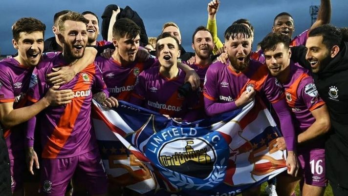 Il derby della gamba spezzata: Belfast, Linfield campione ma resiste la “macchia” del 1948 Il derby della gamba spezzata: Belfast, Linfield campione ma resiste la “macchia” del 1948