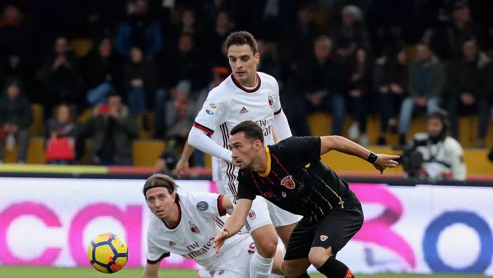 Gaetano Letizia, Giacomo Bonaventura e Riccardo Montolivo durante Benevento-Milan (credits: GETTY Images)