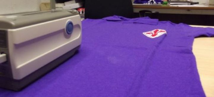 Lo spettroradiometro "in azione" sulla maglia viola del 1970 Lo spettroradiometro "in azione" sulla maglia viola del 1970