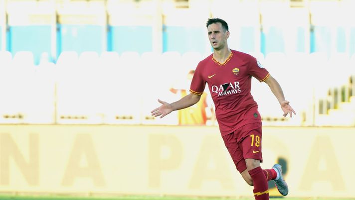 BRESCIA, ITALY - JULY 11:  Nikola Kalinic of AS Roma gestures during the Serie A match between Brescia Calcio and AS Roma at Stadio Mario Rigamonti on July 11, 2020 in Brescia, Italy.  (Photo by Pier Marco Tacca/Getty Images) 