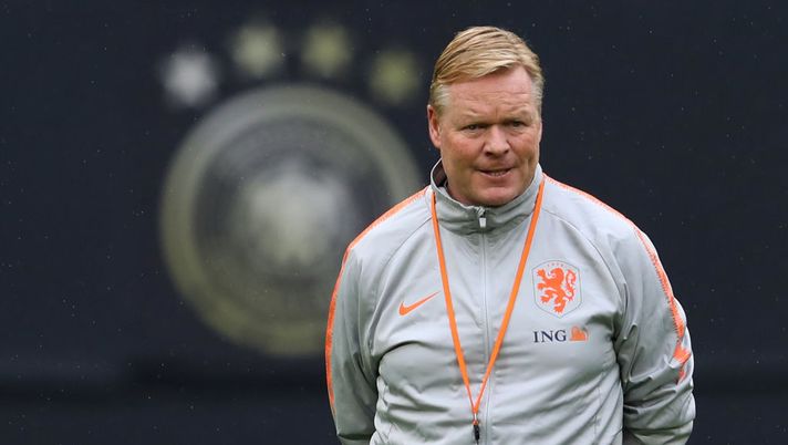 HAMBURG, GERMANY - SEPTEMBER 05: Head coach Ronald Koeman of Holland looks on during a training session of the Netherlands national team prior to the UEFA Euro 2020 Qualifier match against Germany at Volksparkstadion on September 05, 2019 in Hamburg, Germany. (Photo by Alexander Hassenstein/Bongarts/Getty Images) HAMBURG, GERMANY - SEPTEMBER 05: Head coach Ronald Koeman of Holland looks on during a training session of the Netherlands national team prior to the UEFA Euro 2020 Qualifier match against Germany at Volksparkstadion on September 05, 2019 in Hamburg, Germany. (Photo by Alexander Hassenstein/Bongarts/Getty Images)