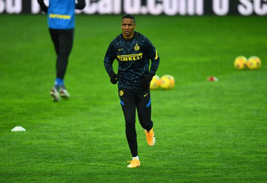 UDINE, ITALY - JANUARY 23: Ashley Young of FC Internazionale warms up ahead before the Serie A match between Udinese Calcio and FC Internazionale at Dacia Arena on January 23, 2021 in Udine, Italy. (Photo by Claudio Villa - Inter/Getty Images) UDINE, ITALY - JANUARY 23: Ashley Young of FC Internazionale warms up ahead before the Serie A match between Udinese Calcio and FC Internazionale at Dacia Arena on January 23, 2021 in Udine, Italy. (Photo by Claudio Villa - Inter/Getty Images)