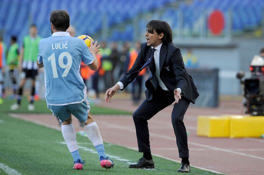 ROME, ROMA - FEBRUARY 26: SS Lazio head coach Simone Inzaghi and Senad Lulic Of SS Lazio during the Serie A match between SS Lazio and Udinese Calcio at Stadio Olimpico on February 26, 2017 in Rome, Italy. (Photo by Marco Rosi/Getty Images) Inzaghi, decisamente meglio in panchina contro la Roma: da calciatore non ha mai segnato- immagine 2