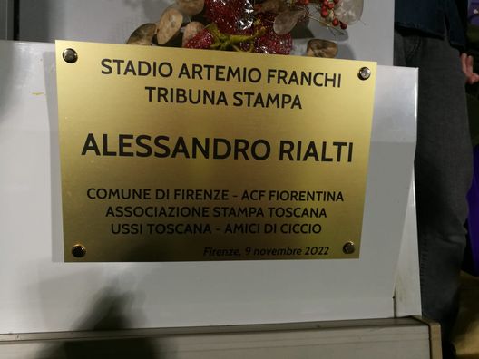 FOTO VN – Tribuna stampa dedicata a Rialti. Ecco la targa per Ciccio- immagine 2