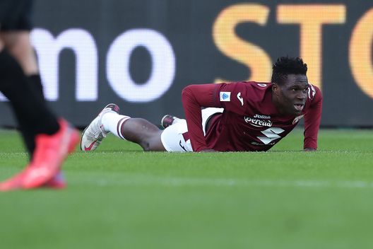 LA SPEZIA, ITALY - NOVEMBER 06: Wilfred Singo of Torino FC reacts during the Serie A match between Spezia Calcio v Torino FC at Stadio Alberto Picco on November 6, 2021 in La Spezia, Italy. (Photo by Gabriele Maltinti/Getty Images) Sette gare alla fine del girone d’andata: al “Grande Torino” bisogna fare punti- immagine 3