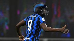 VIDEO Inter, Lukaku è inarrestabile: Romelu al Super Bowl? Sembra un running back! Le immagini