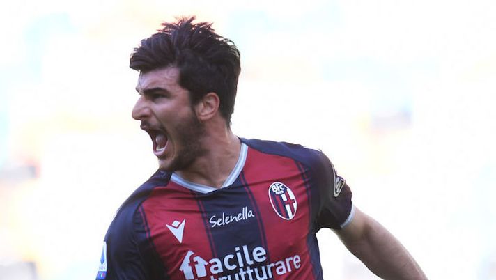 UDINE, ITALY - MAY 08: Riccardo Orsolini of Bologna F.C. 1909 celebrates after scoring their side's first goal during the Serie A match between Udinese Calcio and Bologna FC at Dacia Arena on May 08, 2021 in Udine, Italy. Sporting stadiums around Italy remain under strict restrictions due to the Coronavirus Pandemic as Government social distancing laws prohibit fans inside venues resulting in games being played behind closed doors. (Photo by Alessandro Sabattini/Getty Images) Orsolini svela: “Offerte? Ho spento il telefono quando ho saputo che un giocatore…” - immagine 1