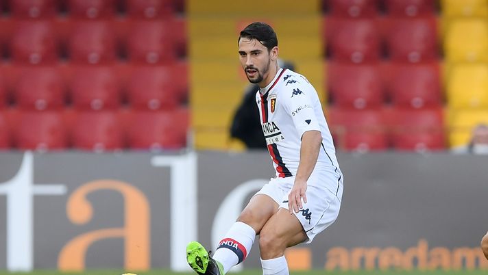 BENEVENTO, ITALY - DECEMBER 20: Edoardo Goldaniga of Genoa CFC passes the ball during the Serie A match between Benevento Calcio and Genoa CFC at Stadio Ciro Vigorito on December 20, 2020 in Benevento, Italy. (Photo by Francesco Pecoraro/Getty Images) 