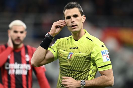 L'arbitro Matteo Marchetti, protagonista in negativo in Milan-Udinese 1-1 (Serie A 2021-2022) | AC Milan News (Getty Images) Milan-Udinese 1-1 Serie A 2021-2022 arbitro Marchetti