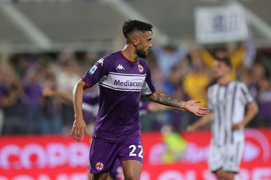 FLORENCE, ITALY - MAY 21: Nicolas Gonzalez of ACF Fiorentina celebrates after scoring a goal during the Serie A match between ACF Fiorentina and Juventus at Stadio Artemio Franchi on May 21, 2022 in Florence, Italy. (Photo by Gabriele Maltinti/Getty Images) Castellacci a VN: “Gonzalez? Tempi di recupero e rischio ricadute, vi spiego”- immagine 2