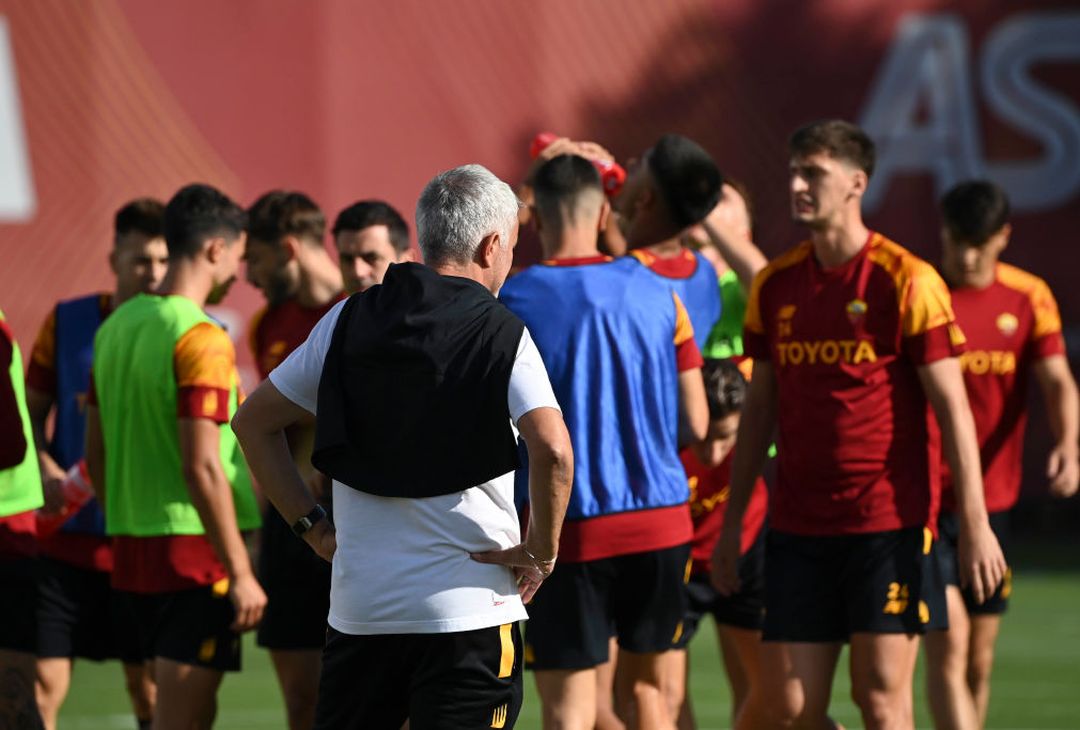 Trigoria, ripresa in vista del Betis: Karsdorp con il gruppo – FOTO GALLERY- immagine 1