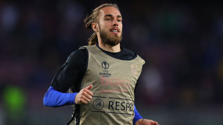 BARCELONA, SPAIN - APRIL 14:Oscar Mingueza of FC Barcelona warm up prior the UEFA Europa League Quarter Final Leg Two match between FC Barcelona and Eintracht Frankfurt at Camp Nou on April 14, 2022 in Barcelona, Spain. (Photo by Eric Alonso/Getty Images) Monza, due nomi per la difesa: contatti in corso con Sassuolo e Barcellona - immagine 1