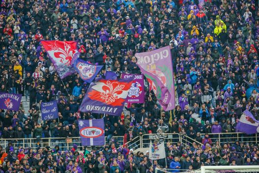 GERMOGLI PH: 7 GENNAIO 2023 FIRENZE STADIO ARTEMIO FRANCHI SERIE A FIORENTINA VS SASSUOLO NELLA FOTO TIFOSI CURVA FIESOLE Dionisi: “Rigore discutibile, Terzic in fuorigioco. Perché l’arbitro ha dubbi?”- immagine 2