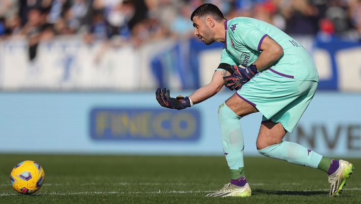 EMPOLI, ITALY - FEBRUARY 18: Pietro Terracciano goalkeeper of ACF Fiorentina in action during the Serie A TIM match between Empoli FC and ACF Fiorentina - Serie A TIM at Stadio Carlo Castellani on February 18, 2024 in Empoli, Italy. (Photo by Gabriele Maltinti/Getty Images) Fiorentina-Roma, niente squalifica per Terracciano - immagine 1