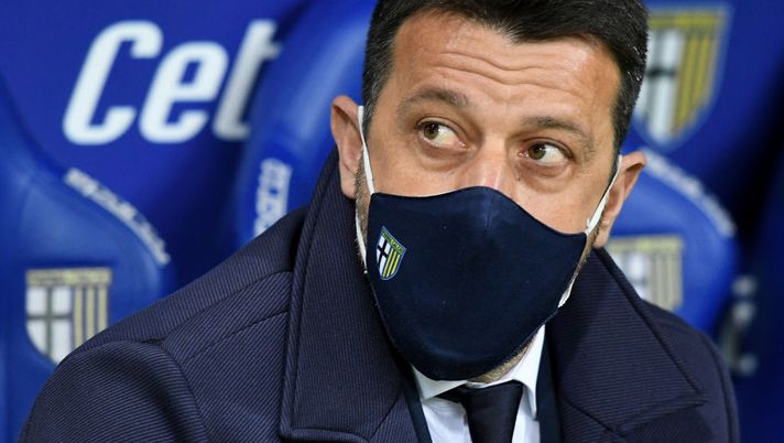 PARMA, ITALY - MARCH 19: Roberto D'Aversa, manager of Parma Calcio, looks on during the Serie A match between Parma Calcio and Genoa CFC at Stadio Ennio Tardini on March 19, 2021 in Parma, Italy. (Photo by Alessandro Sabattini/Getty Images) 